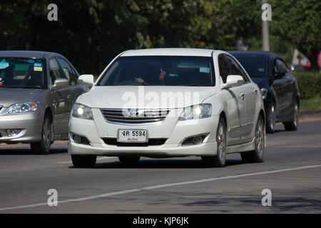 Chiang Mai, Thailand - 14. November 2017: Mit dem eigenen Auto Toyota Camry. Auf der Straße Nr. 1001 8 km von Chiangmai. Stockfoto