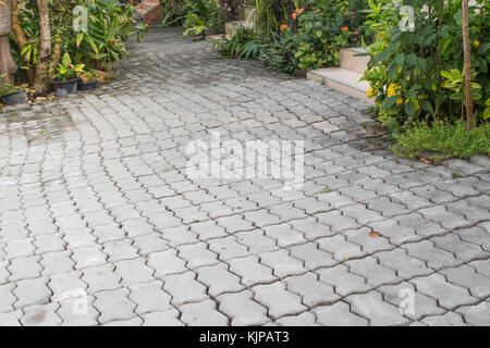 Der Stein Block weg in den Park. Stockfoto