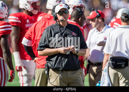 Houston, TX, USA. 24 Nov, 2017. Houston Cougars Head Coach großen Applewhite im 4. Quartal eine NCAA Football Spiel zwischen der Navy Midshipmen und der Universität von Houston Cougars bei tdecu Stadion in Houston, TX. Houston gewann das Spiel 24-14. Trask Smith/CSM/Alamy leben Nachrichten Stockfoto