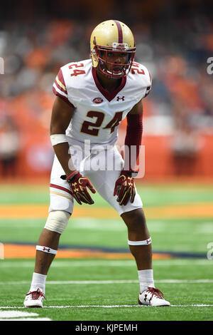 In Syracuse, New York, USA. 25 Nov, 2017. Boston College Eagles Defensive zurück Taj-Amir Torres (24) in Aktion in der ersten Hälfte eines NCAA Football Spiel gegen die Syracuse Orange am Samstag, 25. November 2017 an den Carrier Dome in Syracuse, New York. Reich Barnes/CSM/Alamy leben Nachrichten Stockfoto