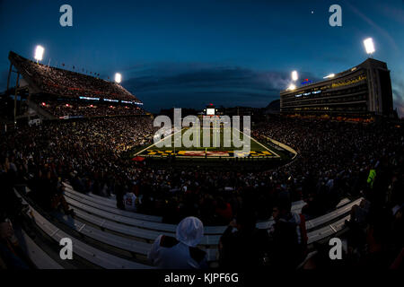 College Park, Maryland, USA. 25 Nov, 2017. Ein Blick auf das Stadion während der NCAA Football Spiel zwischen der Penn State Nittany Lions und die Maryland Dosenschildkröten im Capital ein Feld bei Maryland in College Park, Maryland. Scott Taetsch/CSM/Alamy leben Nachrichten Stockfoto