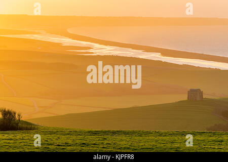 Dorset, Großbritannien. Sonntag, 26. November 2017. uk Wetter. Sonnenaufgang über der hl. Katharina Kapelle, Chesil Beach, die Flotte und Portland von abbotsbury Hill credit gesehen: Sebastian wasek/alamy leben Nachrichten Stockfoto