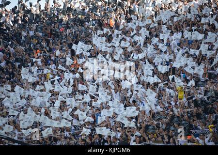 Sao Paulo, Brasilien. Nov. 2017. Fans von Corinthians, nachdem das Team Atletico Mineiro besiegt hat und am 26. November 2017 die brasilianische Meisterschaft im Stadion Arena Corinthians in Sao Paulo Brasilien gewinnt. (Foto: Levi BIANCO/BRASILIEN FOTOPRESSE) Credit: Brazil Photo Press/Alamy Live News Stockfoto