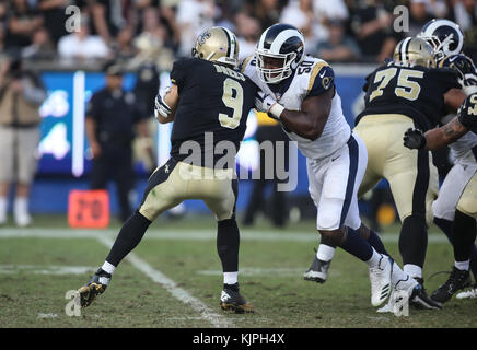 Los Angeles, CA, USA. 26 Nov, 2017. Los Angeles Rams linebacker Samson Ebukam (50) die Entlassung während der NFL Drew Brees New Orleans Saints vs Los Angeles Rams im Los Angeles Memorial Coliseum Los Angeles, Ca am 26. November 2017. (Absolut komplette Fotograf & Company Credit: Jevone Moore/Cal Sport Media (Netzwerk Fernsehen wenden Sie sich bitte an den zuständigen Vertriebsmitarbeiter für das Fernsehen. Credit: Csm/Alamy leben Nachrichten Stockfoto