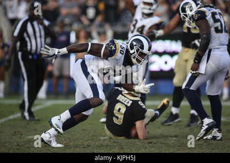 Los Angeles, CA, USA. 26 Nov, 2017. Los Angeles Rams linebacker Samson Ebukam (50) Läuft nach seinen Sack während der NFL New Orleans Saints Los Angeles Rams im Los Angeles Memorial Coliseum Los Angeles vs, Ca am 26. November 2017. (Absolut komplette Fotograf & Company Credit: Jevone Moore/Cal Sport Media (Netzwerk Fernsehen wenden Sie sich bitte an den zuständigen Vertriebsmitarbeiter für das Fernsehen. Credit: Csm/Alamy leben Nachrichten Stockfoto