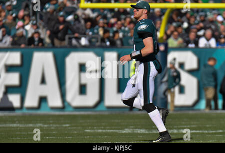 Philadelphia, Pennsylvania, USA. 26 Nov, 2017. Carson Wentz (11) der Philadelphia Eagles vor einem Spiel gegen die Chicago Bears am Lincoln Financial Field in Philadelphia, Pennsylvania. Gregory Vasil/Cal Sport Media/Alamy leben Nachrichten Stockfoto