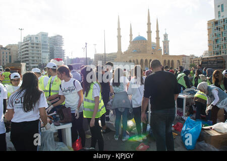 Marytrs' Square, Beirut, Libanon, 26. November 2017, Freiwillige in der Dafa Kampagne arbeiten. Beirut, Libanon, Credit: Mohamad Itani/Alamy leben Nachrichten Stockfoto