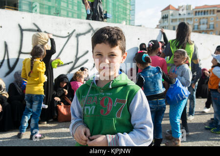 Marytrs' Square, Beirut, Libanon, 26. November 2017, syrische Flüchtlinge junge Beirut, Libanon, Credit: Mohamad Itani/Alamy leben Nachrichten Stockfoto