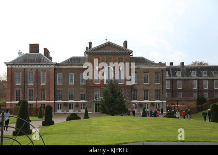 Kensington Palace. London, UK. 27 Nov, 2017. Blick auf Kensington Palace als Prinz Harry und Meghan markle Verlobung ist. Credit: dinendra Haria/alamy leben Nachrichten Stockfoto