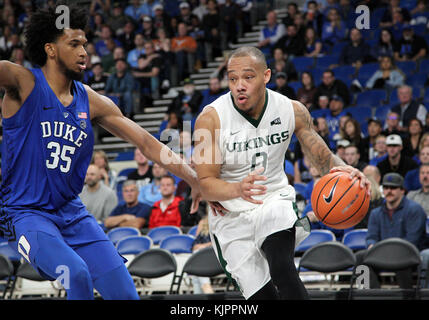 November 23, 2017: Portland State Vikings guard Bryce Canada (0) während der NCAA Basketball Spiel zwischen der Portland State Vikings und die Duke Blue Devils am Veterans Memorial Coliseum, Portland, OR. Larry C. LawsonCSM Stockfoto