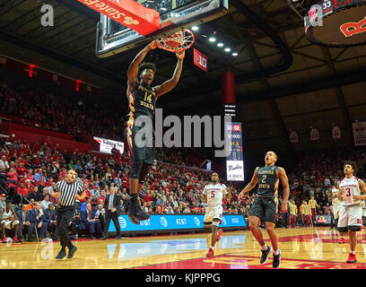 Piscataway, New Jersey, USA. 28 Nov, 2017. Die Florida State guard Terance Mann (14) taucht in der ersten Hälfte während der NCAA Basketball Aktion zwischen der Florida State Seminoles und die Rutgers Scarlet Knights an der Rutgers Athletic Center in Piscataway, New Jersey. Florida State besiegt Rutgers 78-73. Duncan Williams/CSM/Alamy leben Nachrichten Stockfoto