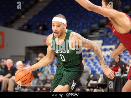 November 26, 2017: Portland State Vikings guard Bryce Canada (0) Während der PK 80 NCAA Basketball Turnier Spiel zwischen der Portland State Vikings und den Stanford Cardinal am Veterans Memorial Coliseum, Portland, Oregon. Larry C. Lawson/CSM Stockfoto