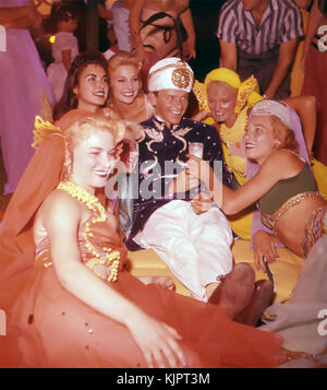 Frank SINATRA (1915-1998) amerikanischer Sänger und Filmschauspieler auf einer Hollywood-Party etwa 1965 Stockfoto