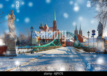 Dominsel Brücke im verschneiten Wintertag, Wroclaw, Polen Stockfoto