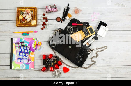 Nail Make-up notebook Spiegel Kosmetik Make-up Tasche Frau Dame Material Stockfoto