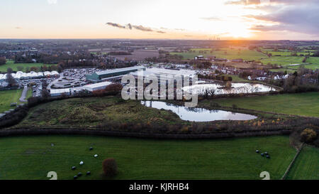 Luftaufnahme von Bents Garden Center in der Nähe von Leigh im Glazebury, Warrington, Cheshire, Großbritannien Stockfoto