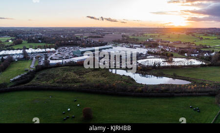 Luftaufnahme von Bents Garden Center in der Nähe von Leigh im Glazebury, Warrington, Cheshire, Großbritannien Stockfoto