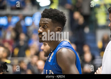 Turin, Italien. 24 Nov, 2017. awudu abass (Italien) basketball Match: Fiba Basketball WM 2019 Qualifier. Italien gegen Rumänien. Italien gewann 75-70 an Pala ruffini in Turin, Italien, 24. November 2017. Quelle: Alberto gandolfo/Pacific Press/alamy leben Nachrichten Stockfoto