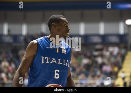 Turin, Italien. 24 Nov, 2017. Paul biligha (Italien) basketball Match: Fiba Basketball WM 2019 Qualifier. Italien gegen Rumänien. Italien gewann 75-70 an Pala ruffini in Turin, Italien, 24. November 2017. Quelle: Alberto gandolfo/Pacific Press/alamy leben Nachrichten Stockfoto