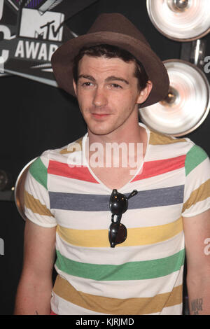 CENTURY CITY, CA - MAI 07: Drake Bell kommt am 7. Mai 2010 im Hyatt Regency Century Plaza in Century City, Kalifornien, zum 17. Jährlichen Rennen zur Erase MS Gala. Personen: Drake Bell Stockfoto