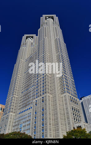 Tokyo Metropolitan Government Building kennt als tocho, erbaut im Jahr 1990 in Shinjuku district und von berühmten japanischen Architekten Kenzo Tange entworfen Stockfoto