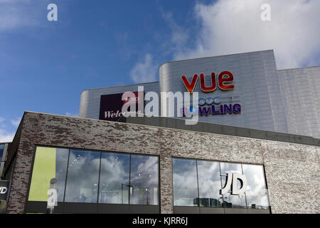 JD Sports modernes Geschäft mit verglaster Fassade und Vue-Kino Am Felsendreieck Mischnutzung Entwicklung in Bury Stadt Centre lancashire großbritannien Stockfoto