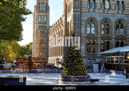 Prominente kommen zur Eröffnung der Eislaufbahn 2017 im Natural History Museum mit: Atmosphäre Wo: London, Großbritannien Wann: 25 Okt 2017 Credit: WENN Stockfoto