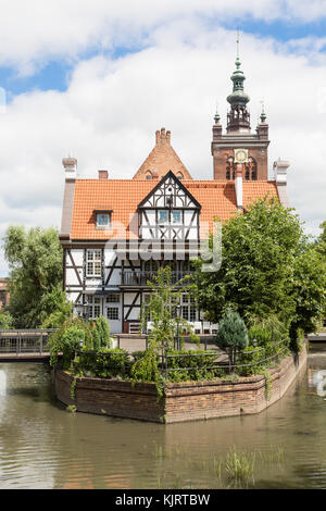 Danzig, Polen - 7. Juli 2016: Miller's House (Dom Mlynarza) an der Mühle Insel auf Raduni Canal in der Danziger Altstadt in Polen Stockfoto