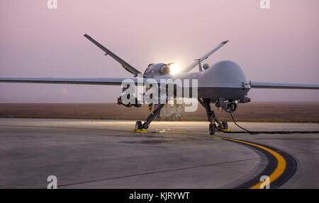 Ein US Air Force mq-9 reaper Predator b Unmanned Aerial Vehicle, bereitet von der Startbahn auf der eglin Air Force Base Herzog Feld während der Übung bekämpfen hammer November 6, 2017 in der Nähe von Hot Springs, Florida. (Foto von Ilka Cole über planetpix) Stockfoto