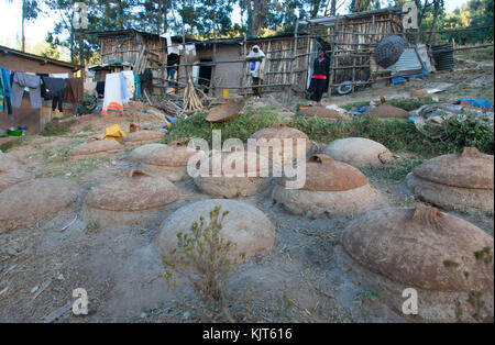 Äthiopien, Addas Abeba, Dezember 6,2013. Backofen für Traditionelle äthiopische Brot - Äthiopische injera in Äthiopien, Addis Abeba, Dezember 6,2013. Stockfoto