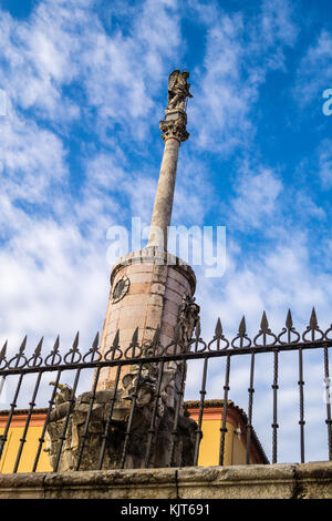 Triunfo de San Rafael, Triumph von St. Raphael Denkmal, Schutzengel, 1765, Puerta del Puente, Córdoba, Andalusien, Spanien Stockfoto