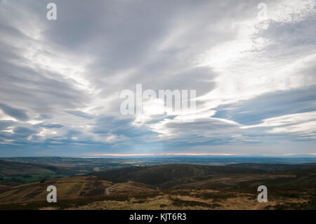 Lenticular Wolkenformationen über der Ostküste von Schottland. 28. Oktober 2017 Stockfoto