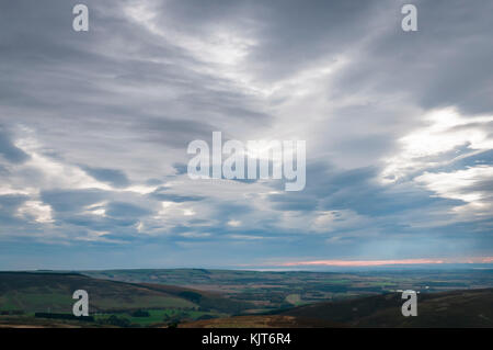 Lenticular Wolkenformationen über der Ostküste von Schottland. 28. Oktober 2017 Stockfoto