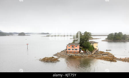 Landschaft Blick auf lokalen Häuser in der Nähe der O'Connell Bridge und Harbor Drive Straße bei Sitka, Alaska. Stockfoto