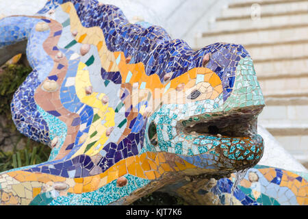 Gaudis freundliche Drache im Parc Güell in Barcelona, Spanien Stockfoto