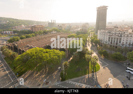 Stadtbild von Barcelona in der Nähe von Museu maritim (nautisches Museum) und Torre Doppelpunkt von dem Kolumbus-denkmal in Barcelona, Spanien Stockfoto