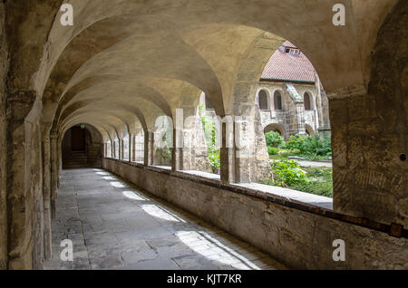 Hildesheimer Dom offiziell die Kathedrale Maria Himmelfahrt ist eine mittelalterliche Römisch-katholische Kathedrale in der Innenstadt von Hildesheim. Stockfoto