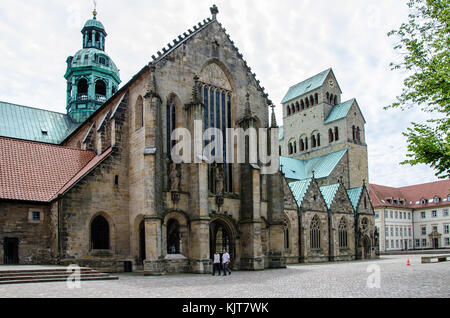 Hildesheimer Dom offiziell die Kathedrale Maria Himmelfahrt ist eine mittelalterliche Römisch-katholische Kathedrale in der Innenstadt von Hildesheim. Stockfoto