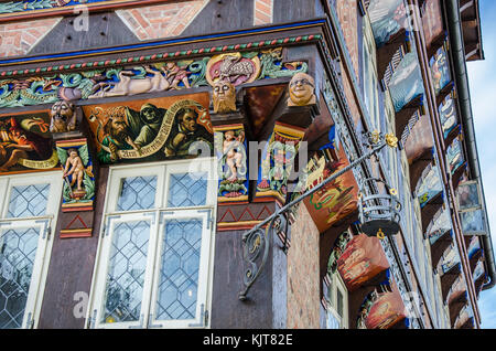 Der Marktplatz von Hildesheim wurde zu Beginn des 13. Jahrhunderts gelegt, als die Stadt etwa 5.000 Einwohner hatte. Stockfoto