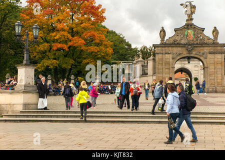 Die Menschen ihren Weg in Jasna Gora Kloster das Heiligtum der Muttergottes von Tschenstochau und das Haus zum Bild der schwarzen Madonna in Polen Stockfoto