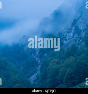 Landschaft bei Sonnenuntergang im Hafen von tarna, Puerto de Tarna, Redes Naturpark, Caso Rat, Asturien, Spanien, Europa Stockfoto