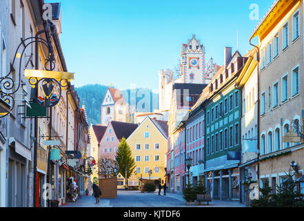 Altstadt von Füssen im schönen, sonnigen Morgen nach Silvester, Bayern, Deutschland Stockfoto