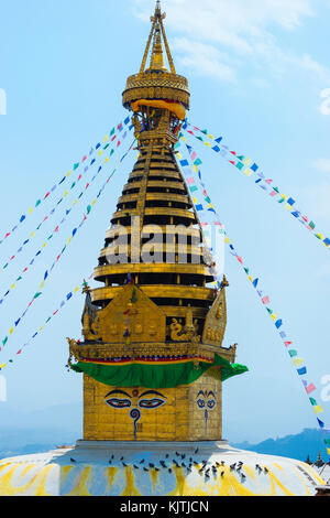 Swayambunath oder Monkey Tempel, zentrale Stupa und Buddhas Augen, UNESCO-Weltkulturerbe, Kathmandu, Nepal, Asien Stockfoto
