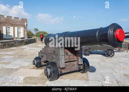 Kanonen auf der Burg firing Plattform, Walmer Castle & Gardens, Kingsdown Road, Walmer und Deal, Kent, England, Vereinigtes Königreich Stockfoto