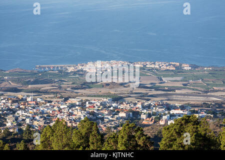 Luftaufnahme über Guia de Isora und Playa San Juan Küstenlinie in Teneriffa, Kanarische Inseln, Spanien Stockfoto