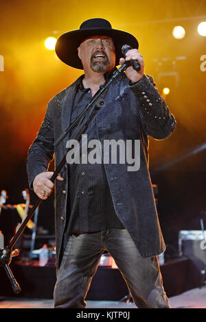 Pompano Beach fl - 15 Oktober: Eddie Montgomery Montgomery Gentry führt im Pompano Beach Amphitheater am 15. Oktober 2016 in Pompano Beach, Florida Personen: Eddie Montgomery Stockfoto