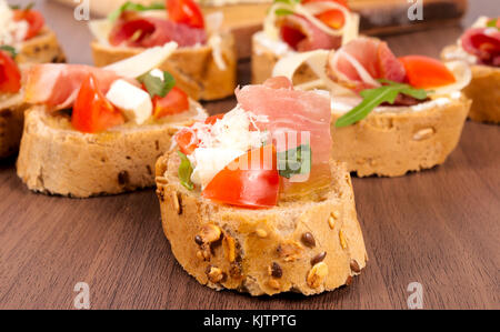 Selektiver Fokus auf der Vorderseite bruschetta Stockfoto