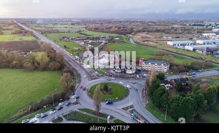 Luftaufnahme von Sporting Lodge Inns & Suites Greyhound Hotel, Warrington Road, Leigh, Greater Manchester, UK Stockfoto