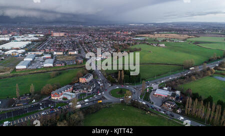 Luftaufnahme von Sporting Lodge Inns & Suites Greyhound Hotel, Warrington Road, Leigh, Greater Manchester, UK Stockfoto