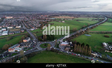 Luftaufnahme von Sporting Lodge Inns & Suites Greyhound Hotel, Warrington Road, Leigh, Greater Manchester, UK Stockfoto